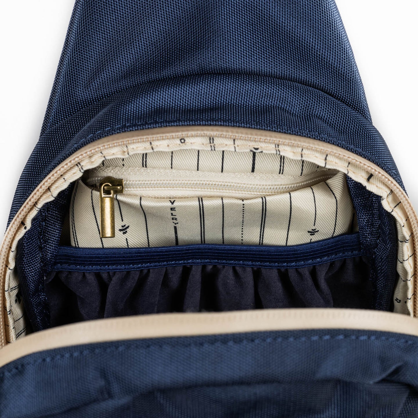 Revelry The DayTripper Large Smell Proof Crossbody Bag - Glasss Station